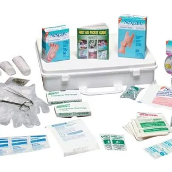 Nexcare™ Deluxe First Aid Kit
